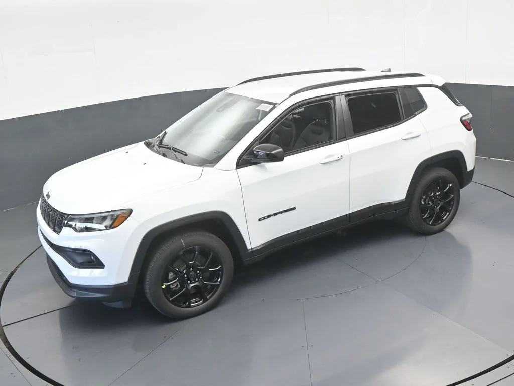 New 2026 Bright White Clear-Coat Exterior Paint Jeep Latitude image 40