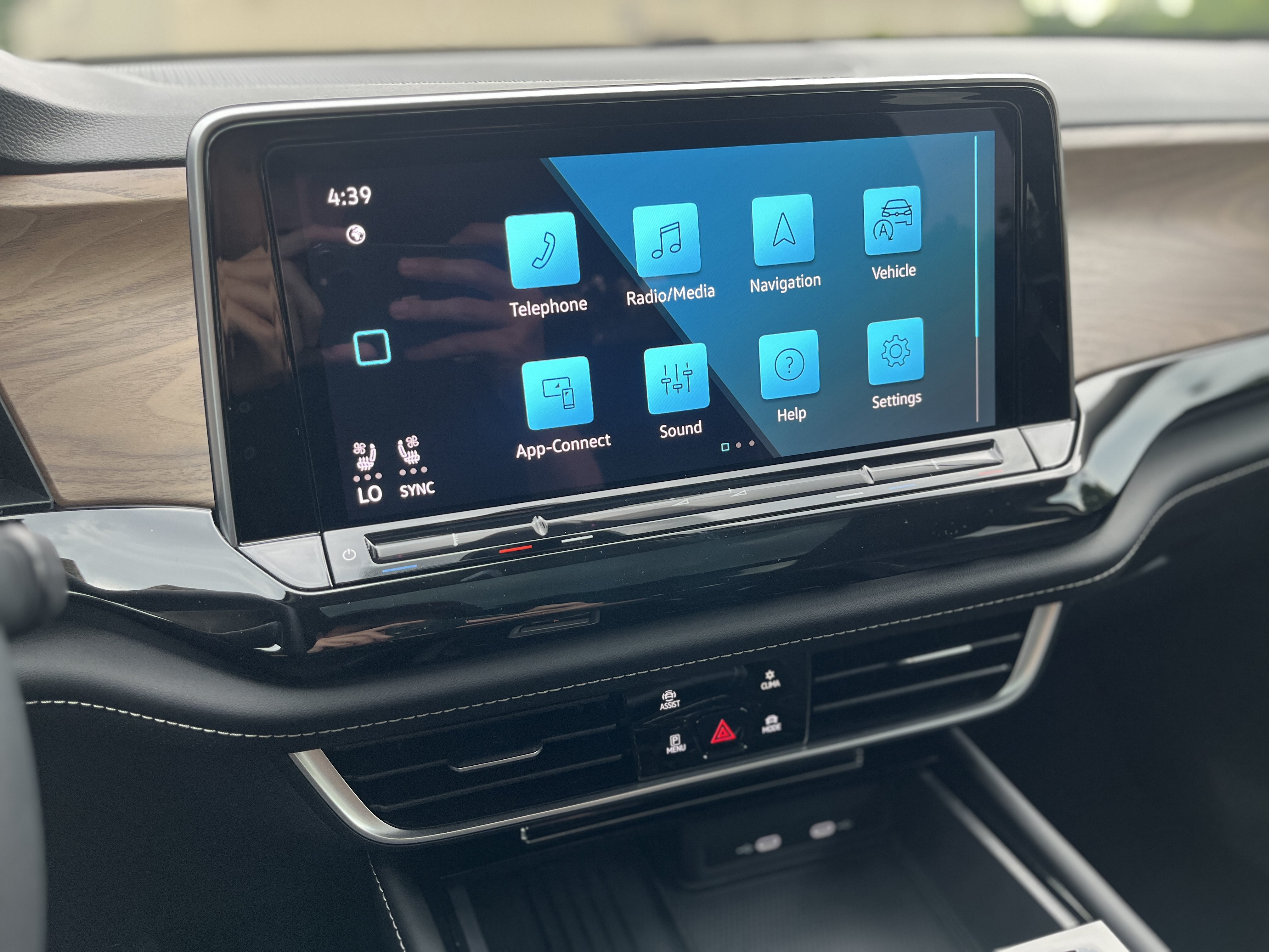New 2026 Pure Gray Volkswagen 2.0T SE w/Technology image 18