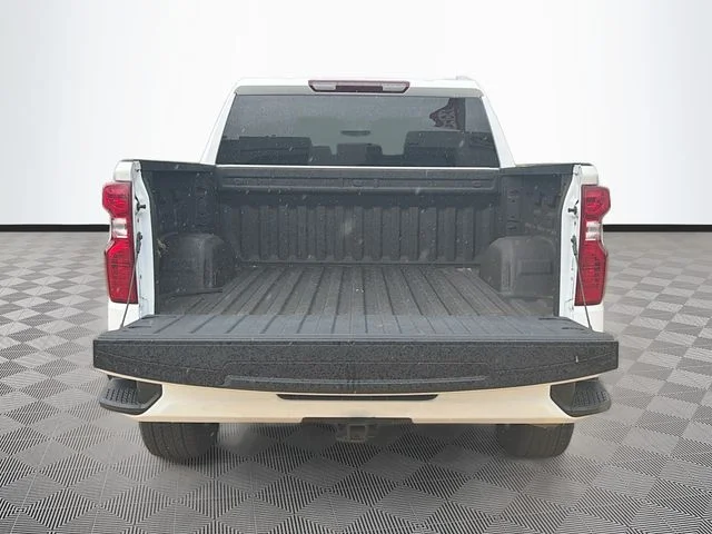 Used 2025 Summit White Chevrolet Custom image 25