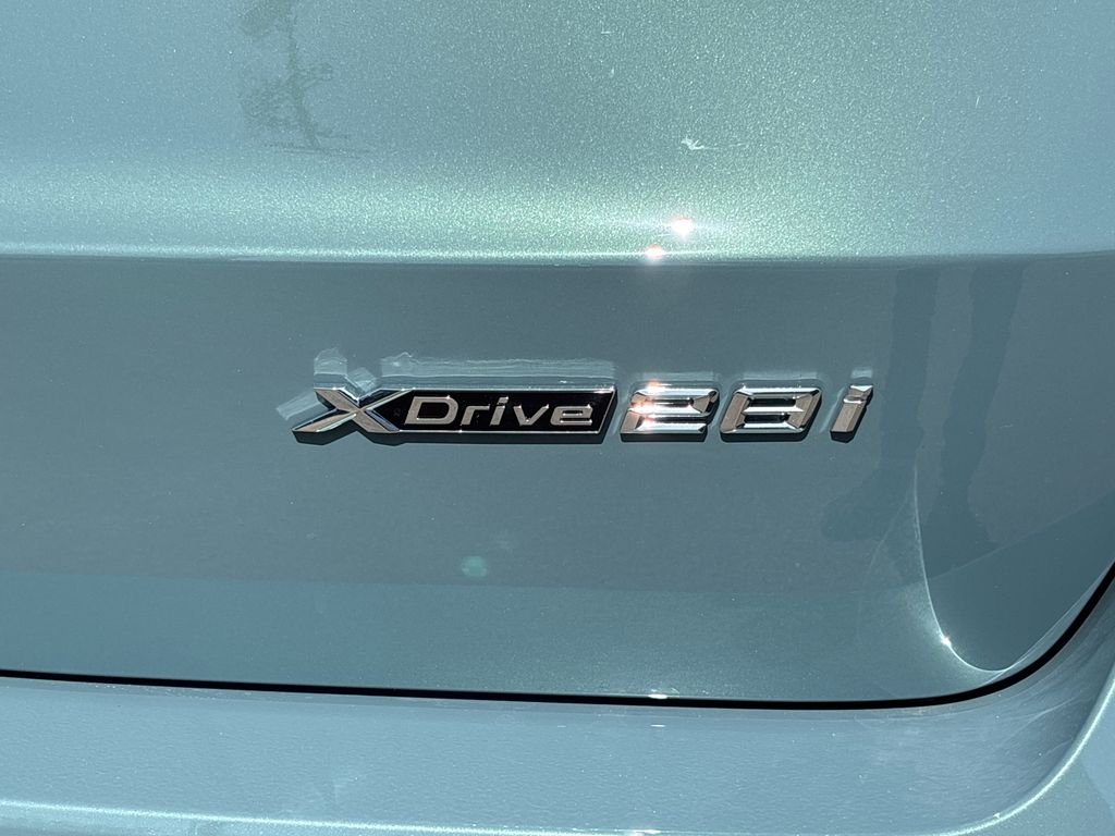 New 2027 Cape York Green Metallic BMW xDrive28i image 12