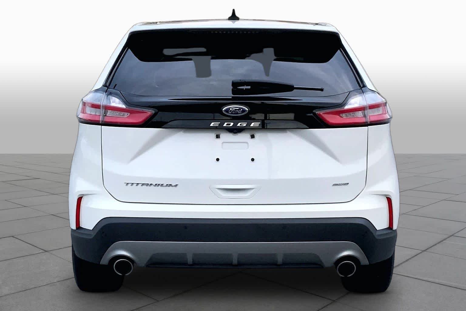 Used 2022 Star White Metallic Tri-Coat Ford Titanium image 5