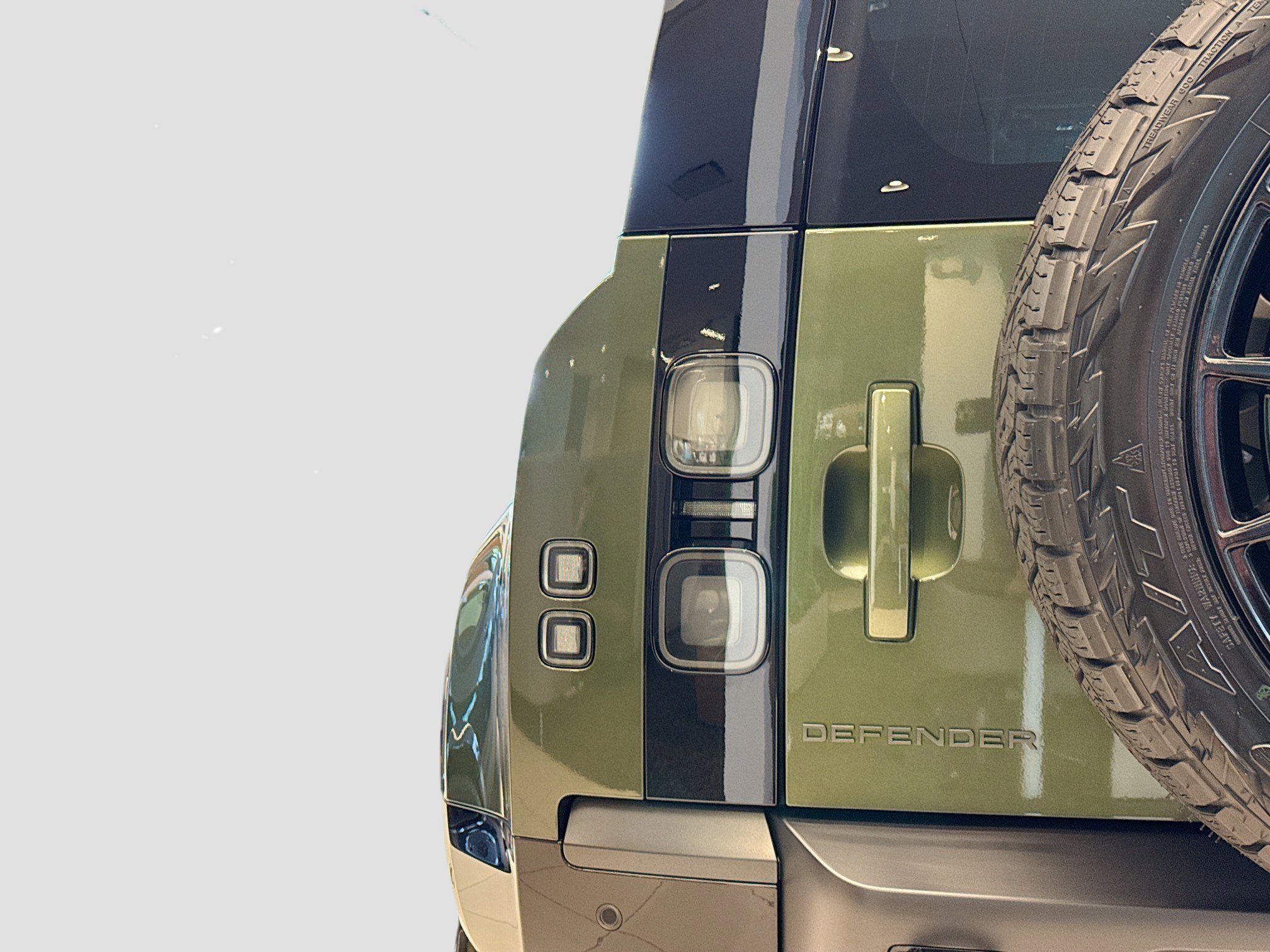 New 2026 Woolstone Green Land Rover X-Dynamic SE image 10