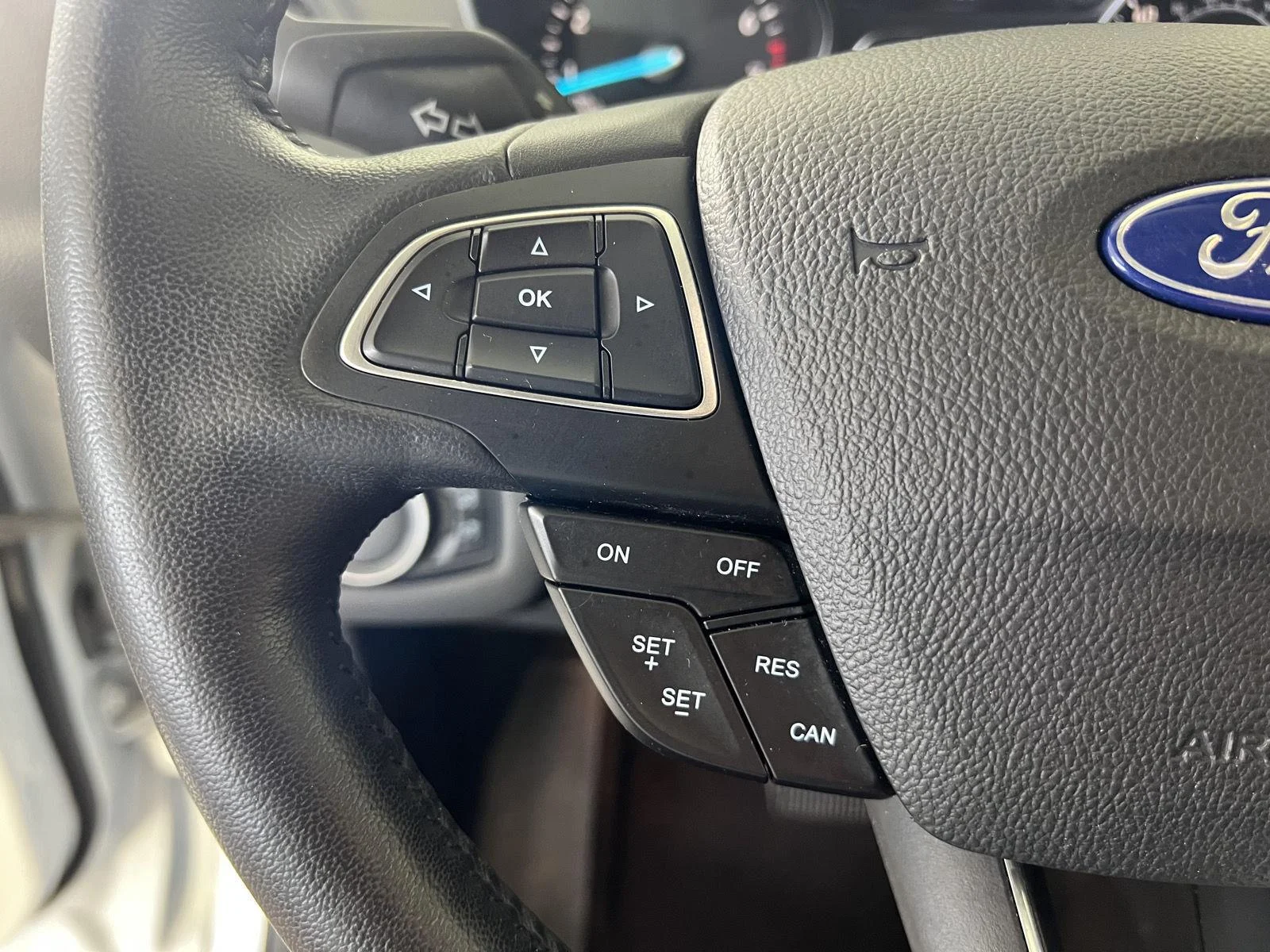 Used 2019 Oxford White Ford SEL image 10