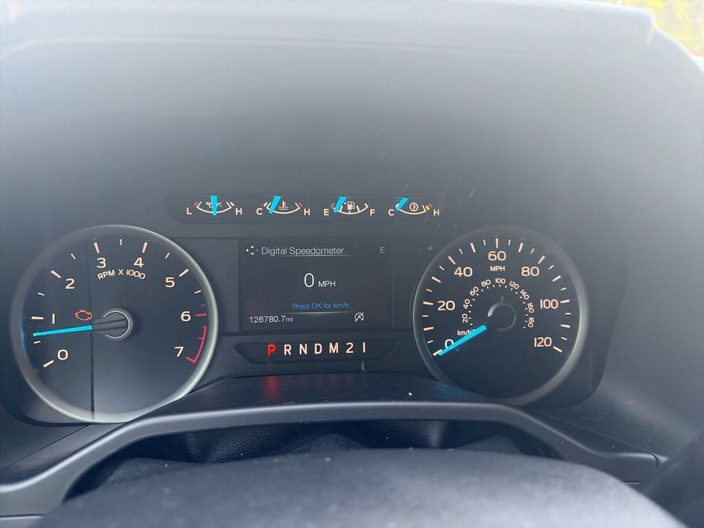 Used 2015 Silver Ford XLT image 26