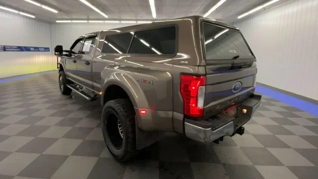 Used 2019  Ford XLT DRW CREW CAB image 6