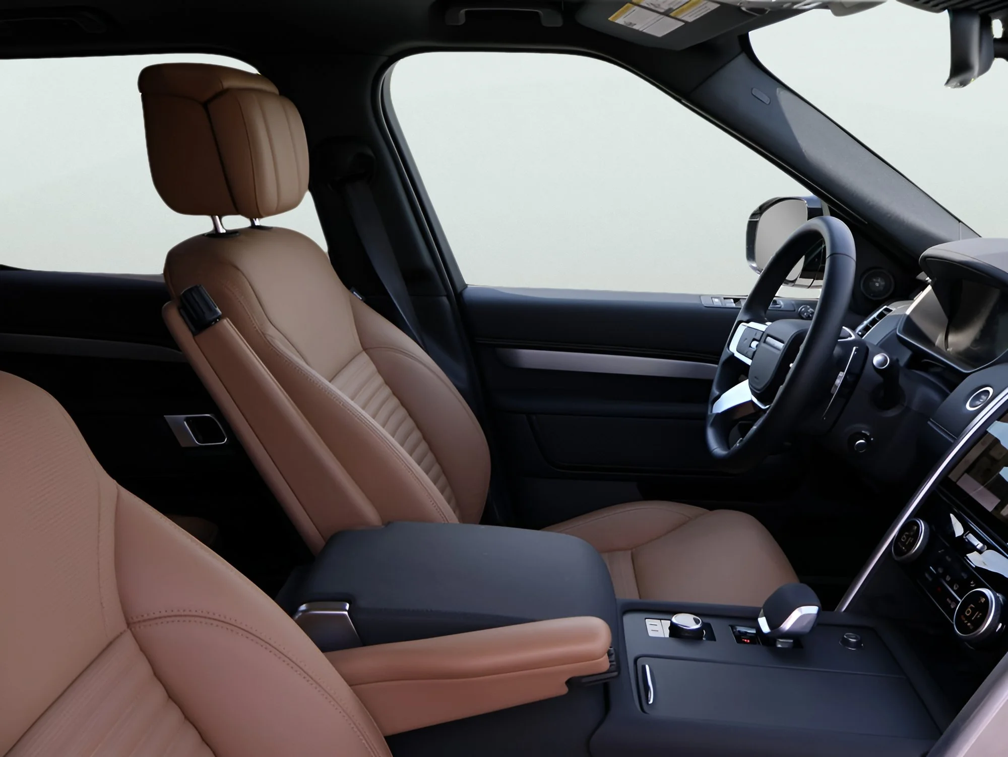 New 2026 Fuji White Land Rover Dynamic SE image 8