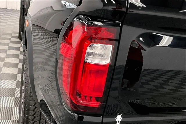 Used 2024 Onyx Black GMC Denali image 36