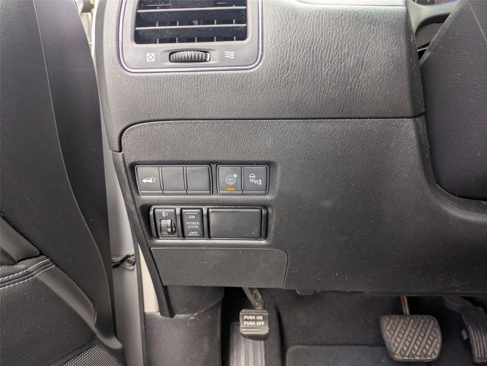 Used 2017 Brilliant Silver Nissan Platinum image 15