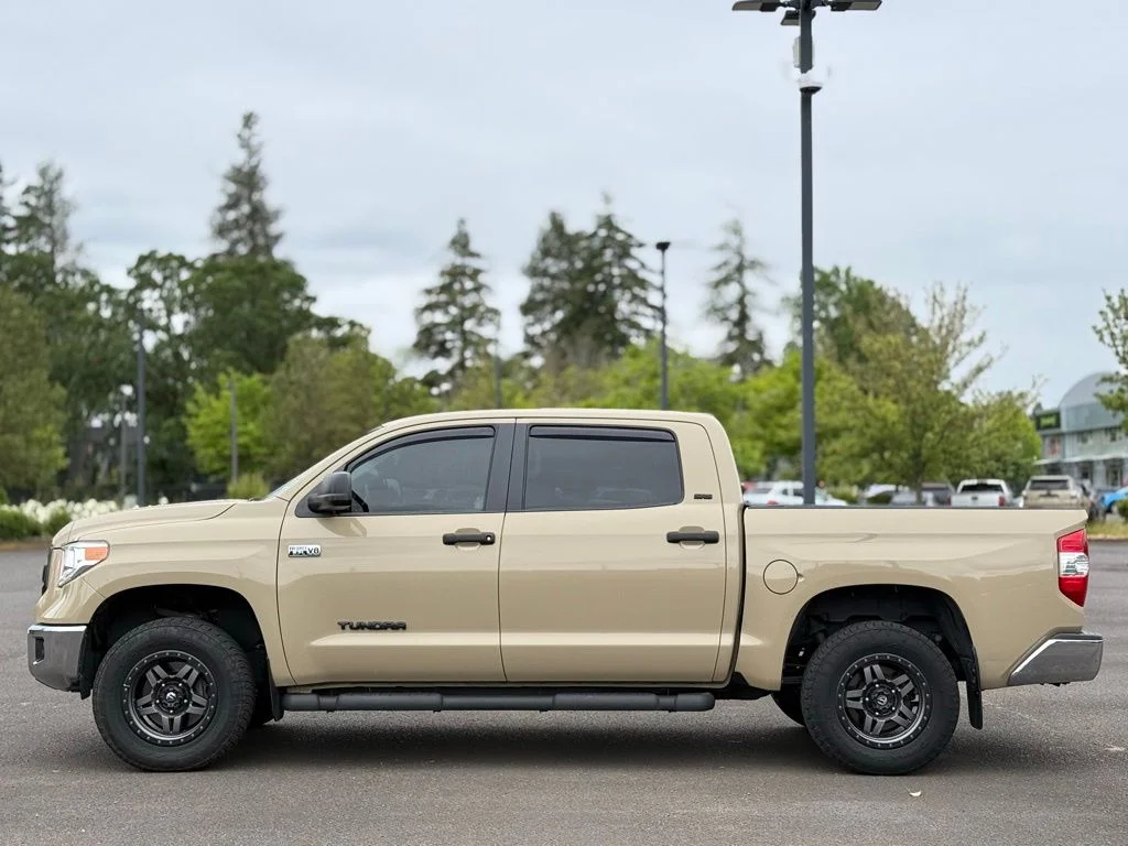 Used 2017  Toyota SR5 image 2