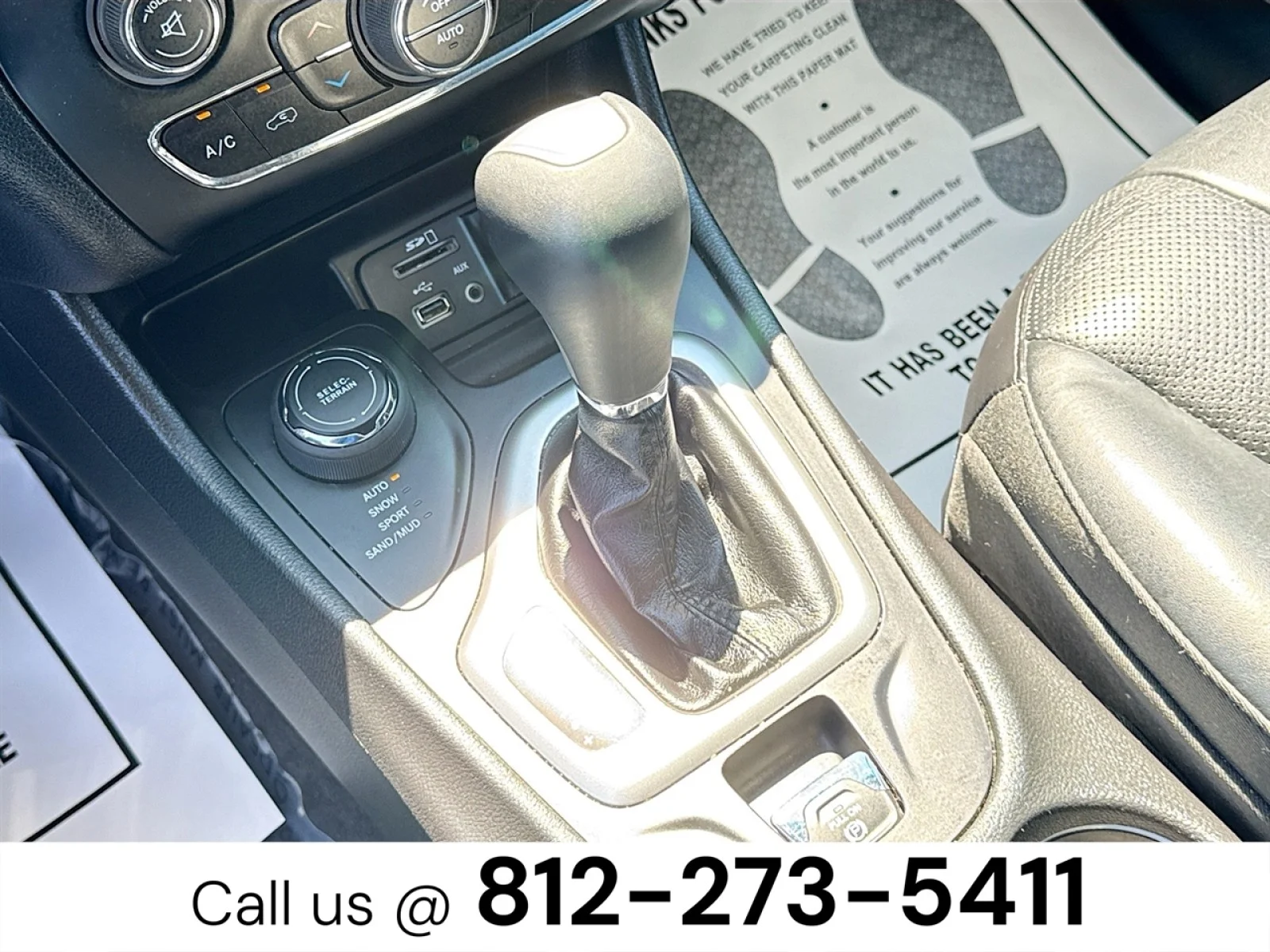 Used 2017  Jeep Overland image 17