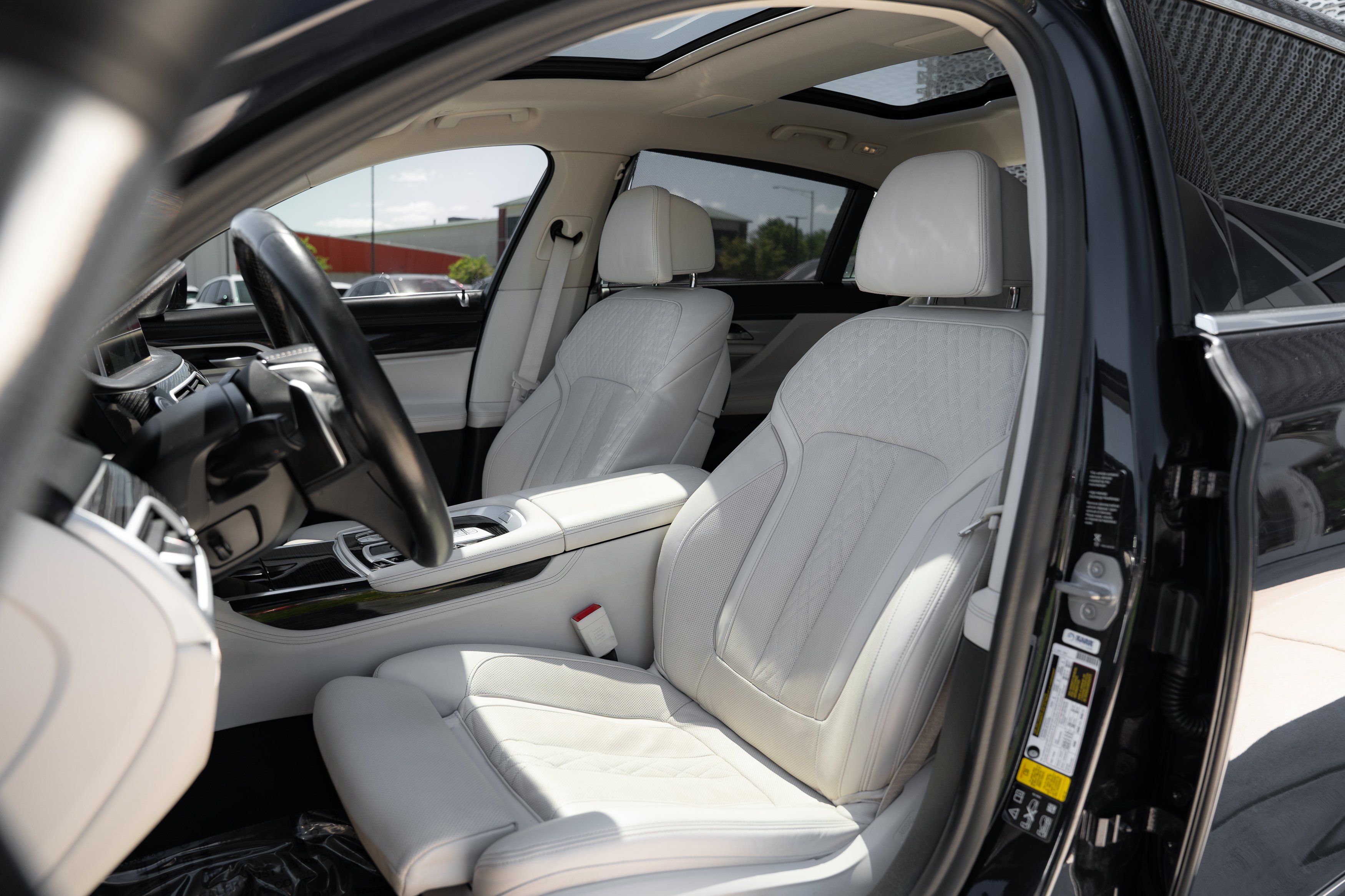 Used 2020 Imperial Blue Metallic BMW 750i xDrive image 22