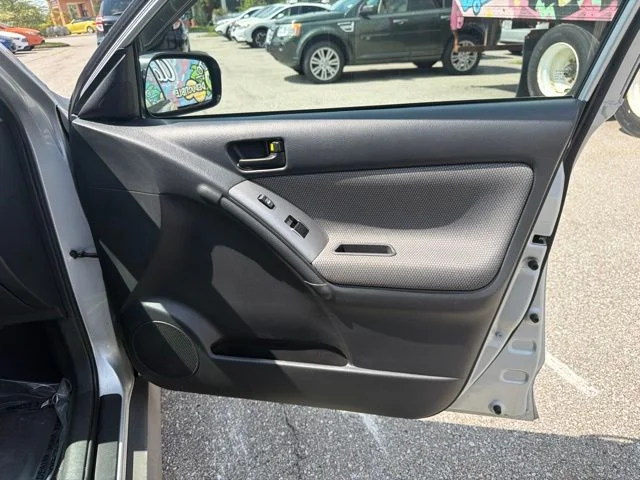 Used 2007 Silver Pontiac Base image 28
