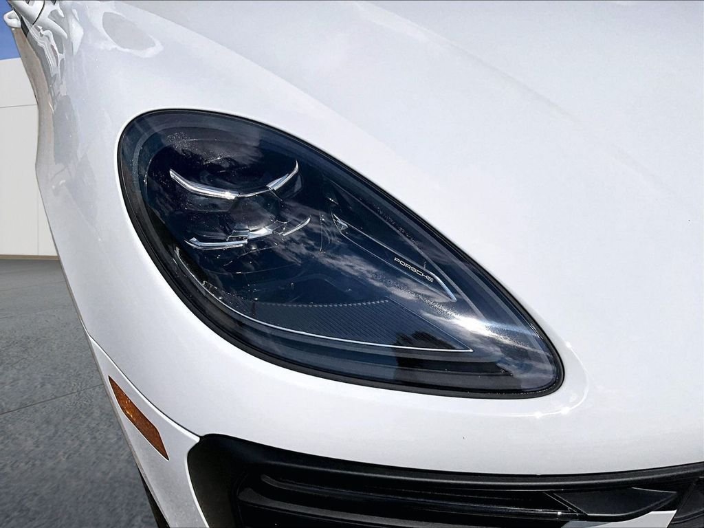 Used 2023 White Porsche  image 12