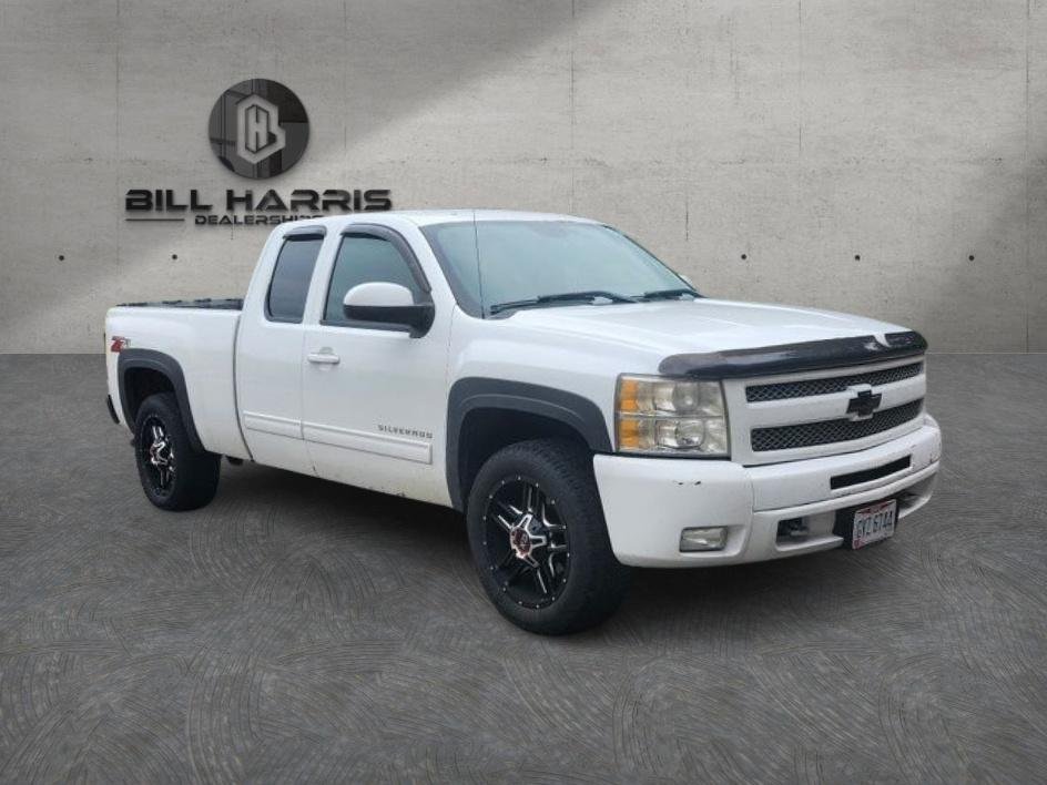 Used 2011 White Chevrolet LT image 1