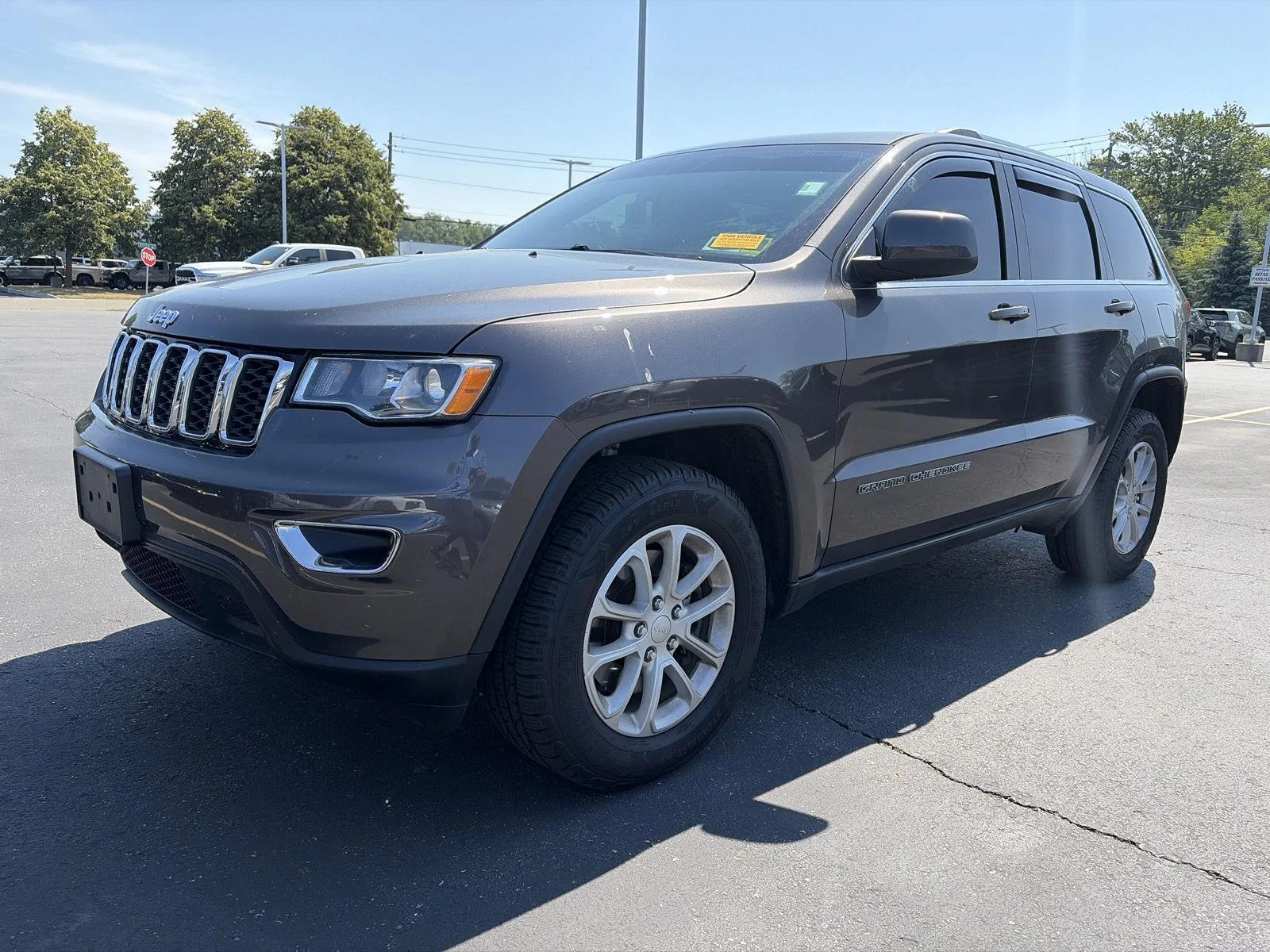 Used 2021 Granite Crystal Metallic Clearcoat Jeep Laredo X image 3