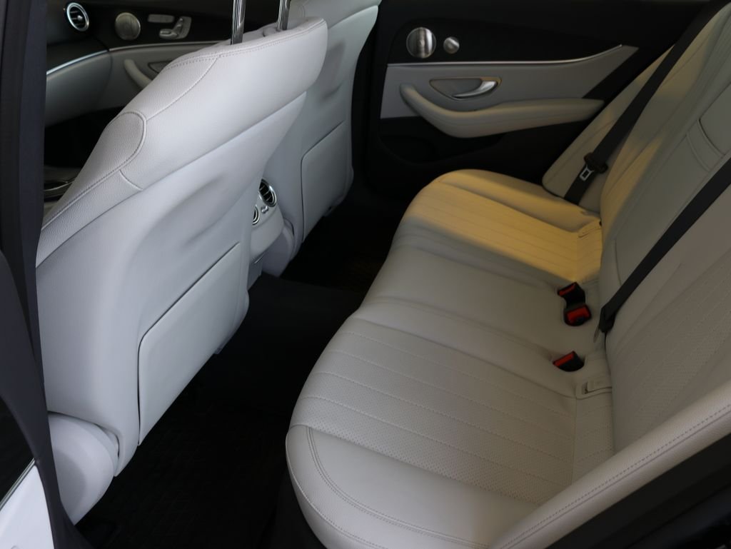 Used 2022  Mercedes-Benz E 450 image 26