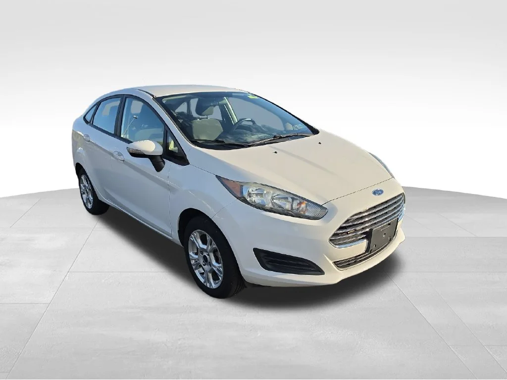 Used 2016 White Ford SE image 2