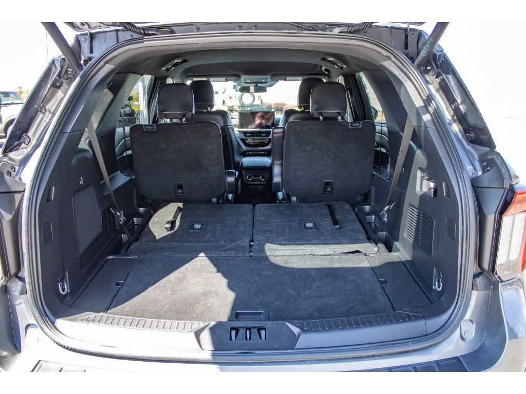 Used 2025 Carbonized Gray Metallic Ford ST-Line image 14
