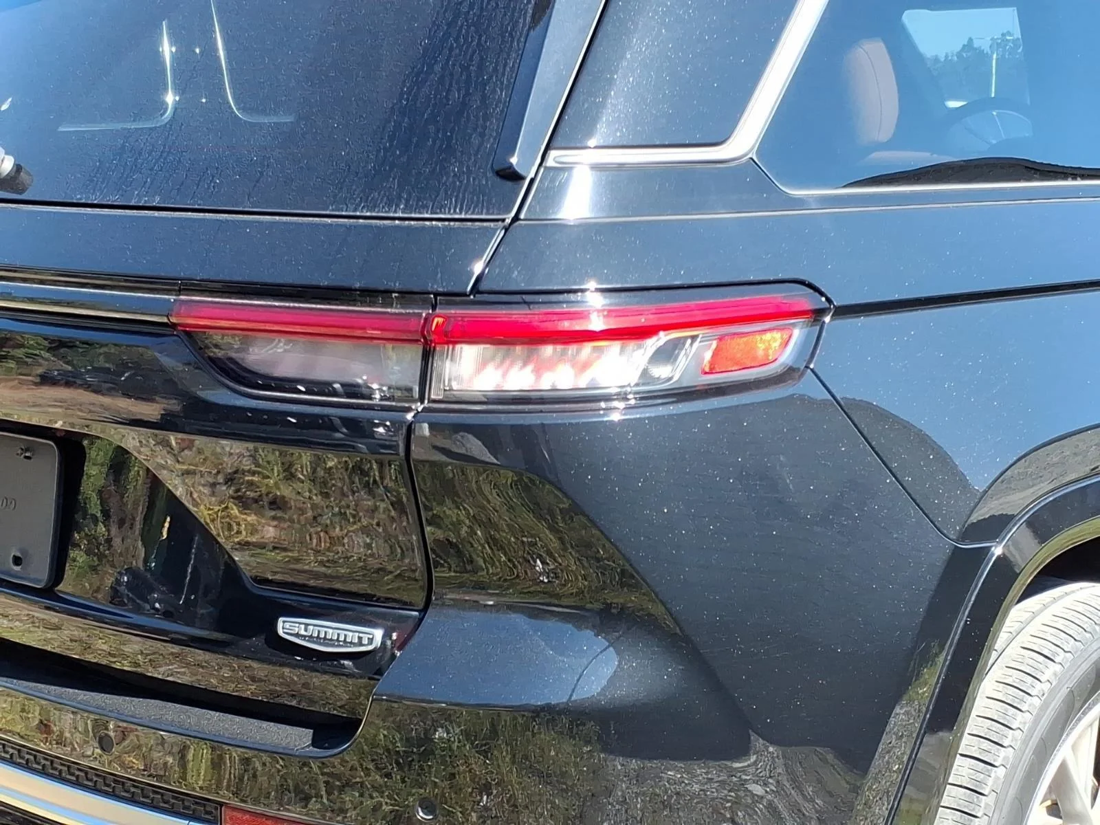 Used 2023  JEEP Summit Reserve image 12