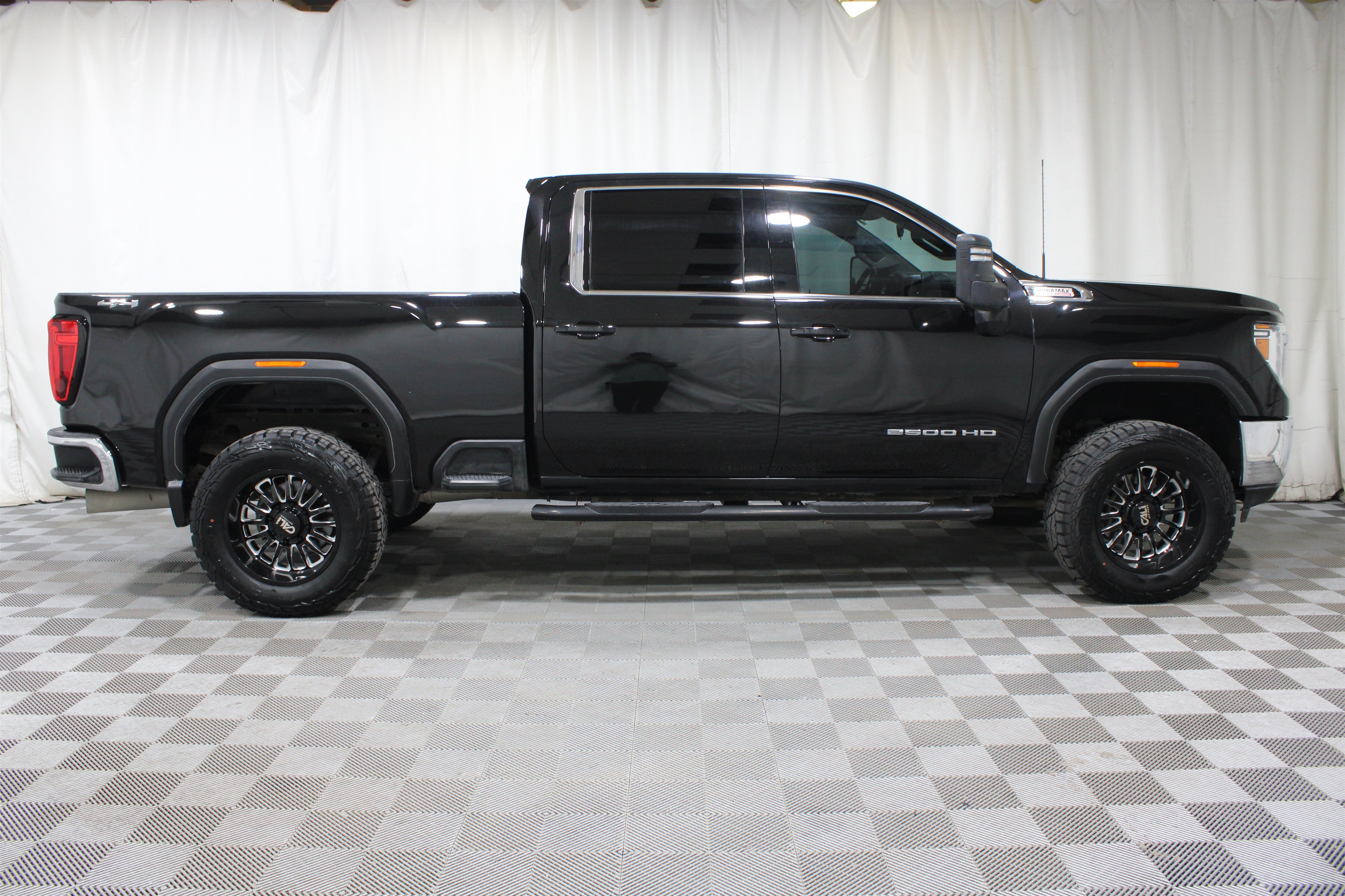 Used 2022 Black GMC SLE Crew Cab 4x4 - Lifted image 26