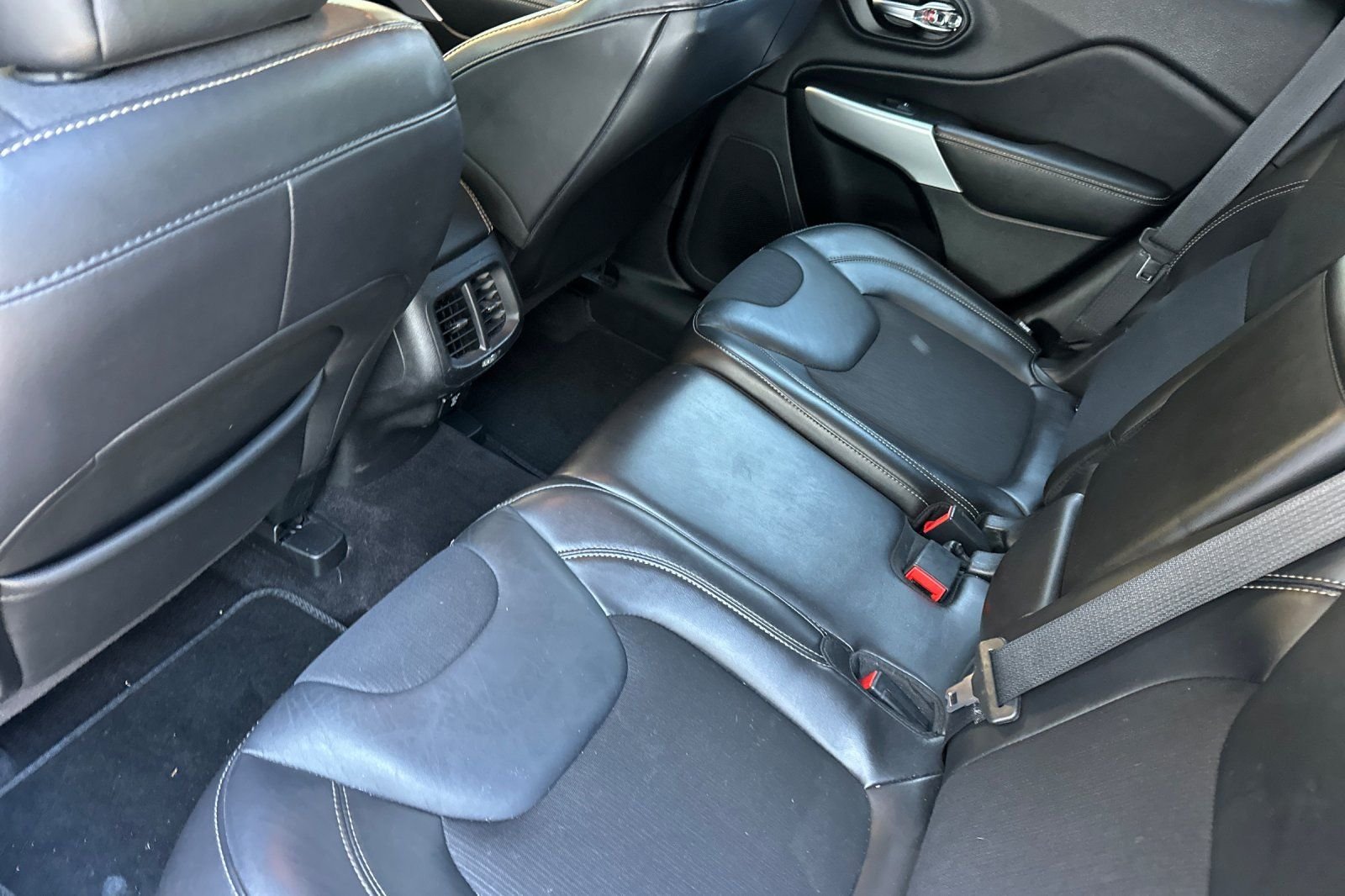 2018 Jeep Cherokee Latitude Plus - Photo 12