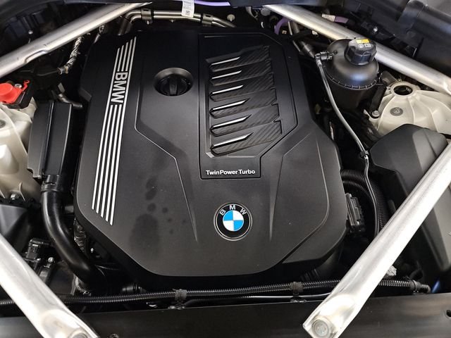 Used 2022 White BMW xDrive40i image 32
