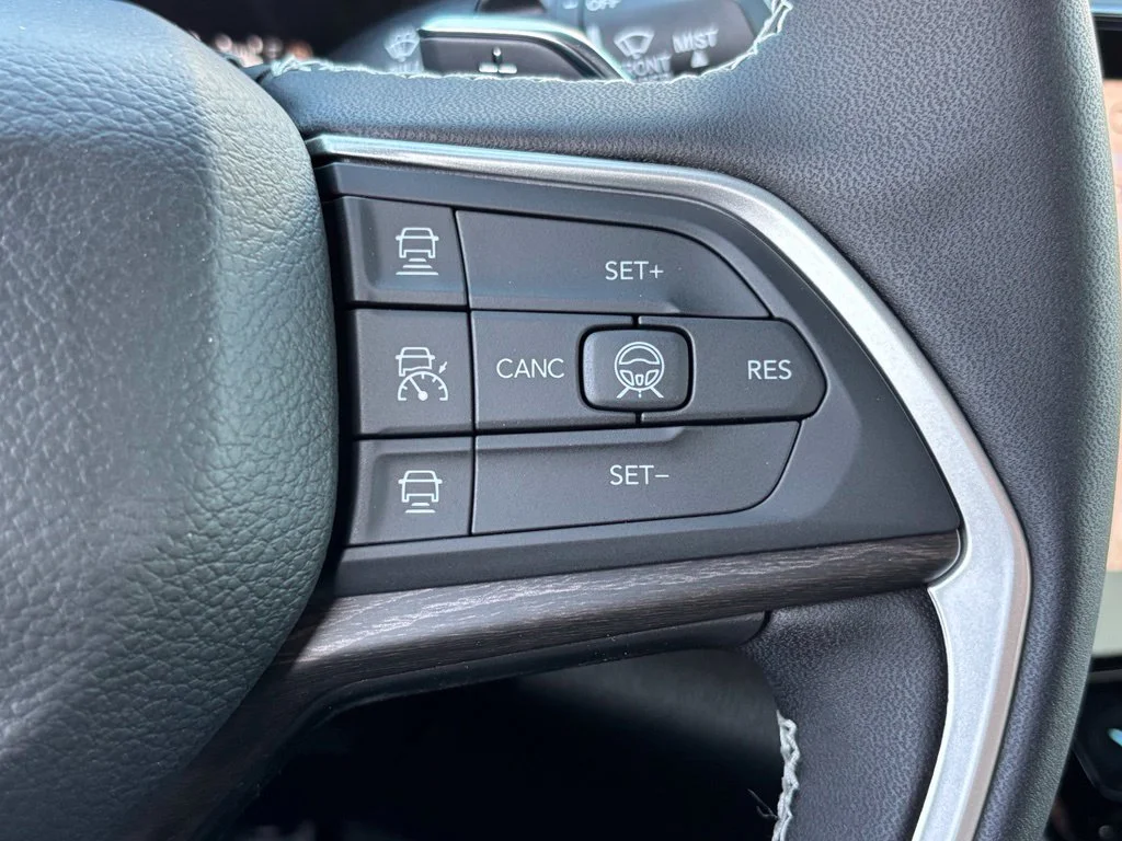 New 2027 Gray Jeep Laredo Altitude image 17