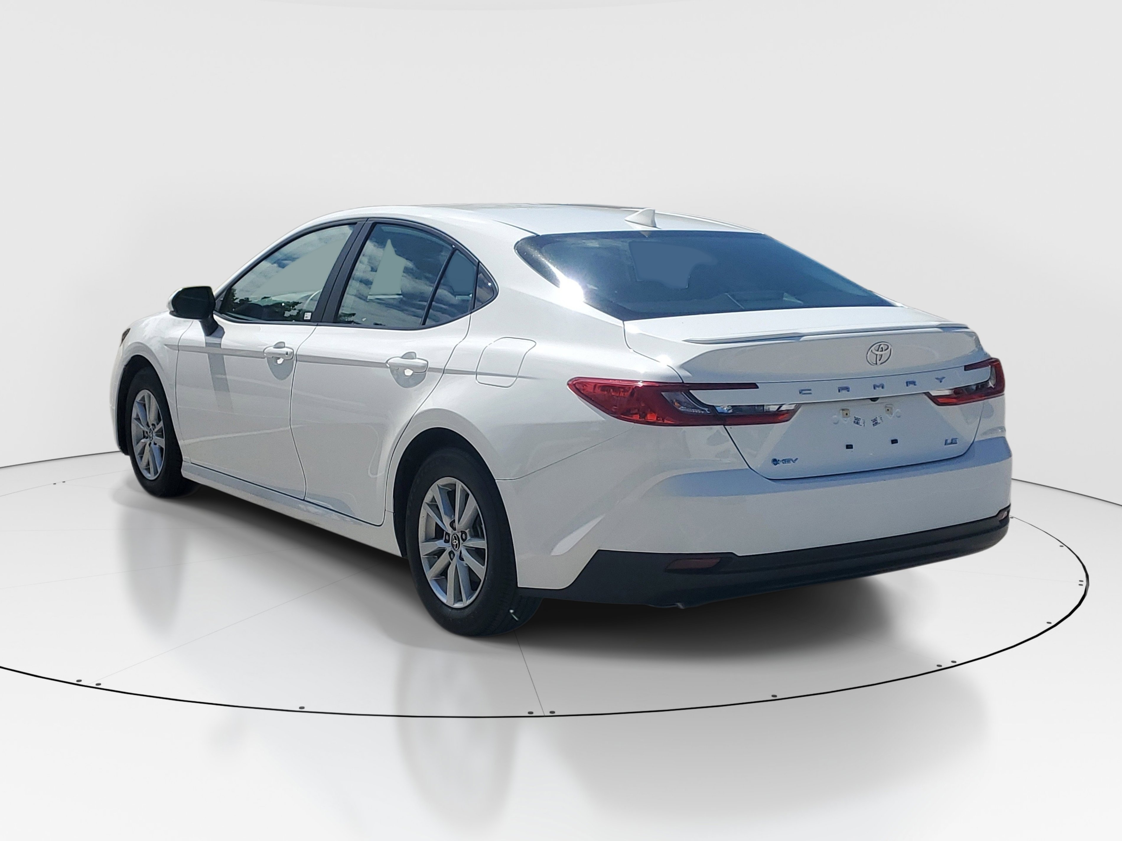 Used 2025 Ice Toyota LE image 5