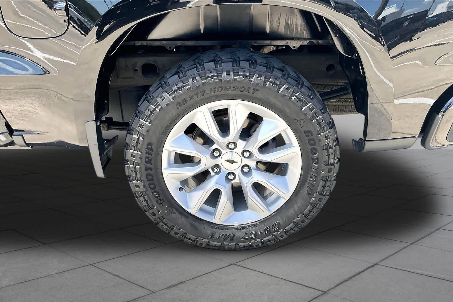 Used 2021 Black Chevrolet RST image 10