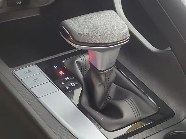 Used 2024  Hyundai SEL image 26