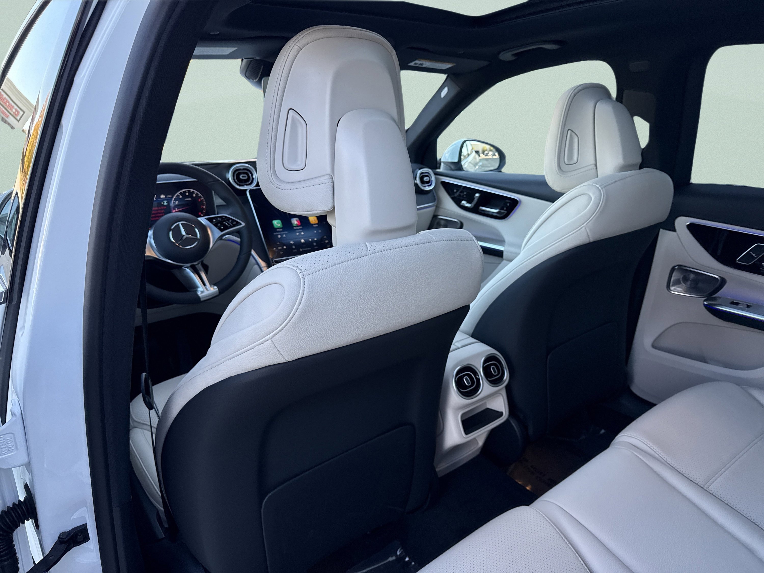 Used 2026 Polar White Mercedes-Benz GLC 300 image 21