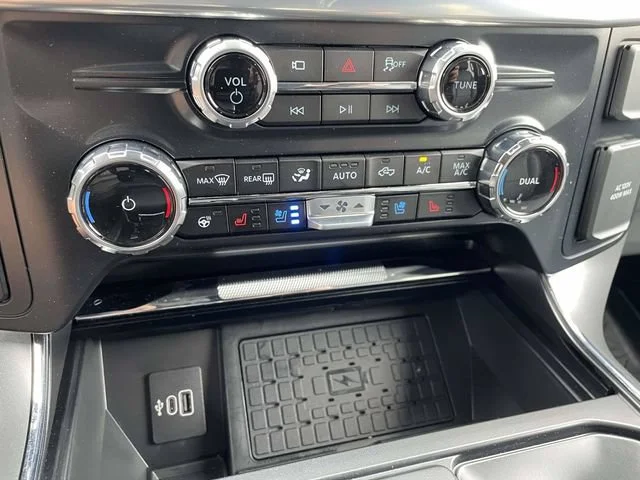 New 2026 Iconic Silver Metallic Ford Lariat image 31