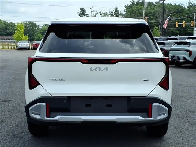 New 2027 White Kia LX image 5
