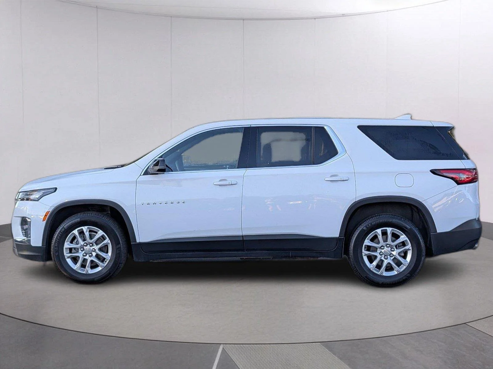 Used 2022 SUMMIT WHITE Chevrolet LS image 2