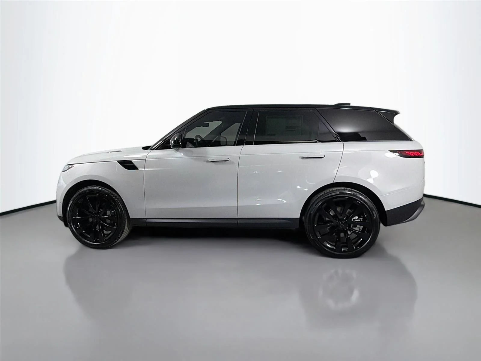 New 2026 Borasco Grey LAND ROVER SE image 8