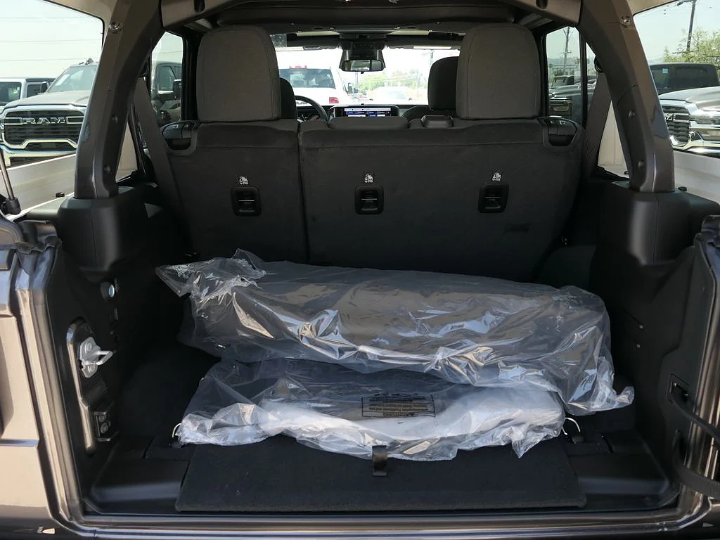 New 2026 Granite Crystal Metallic Clear Coat Jeep 4-Door Willys 4x4 image 21
