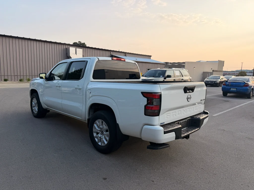 Used 2023 Glacier White Nissan SV image 5