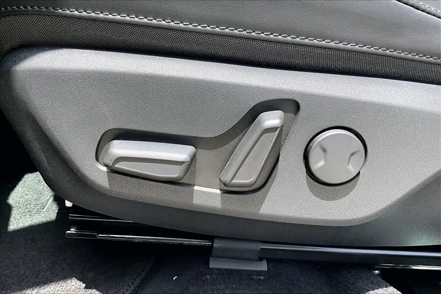 Certified Used 2023 Graphite Gray Kia Wave image 30