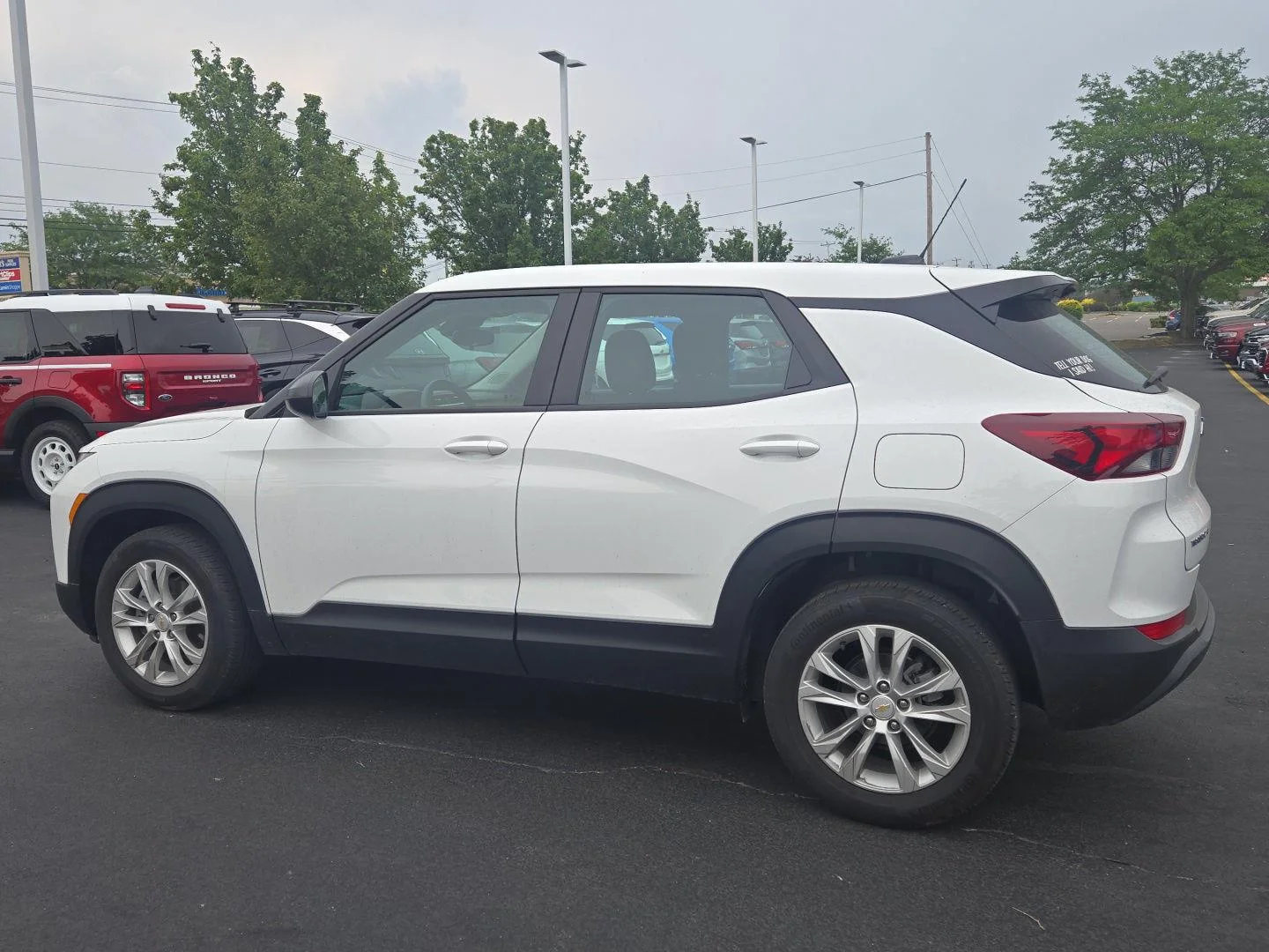 Used 2023 Summit White Chevrolet LS image 3