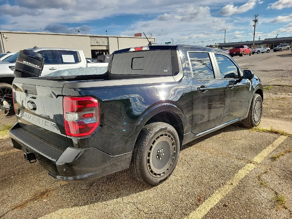 Used 2025 Shadow Black Ford Lobo High image 4