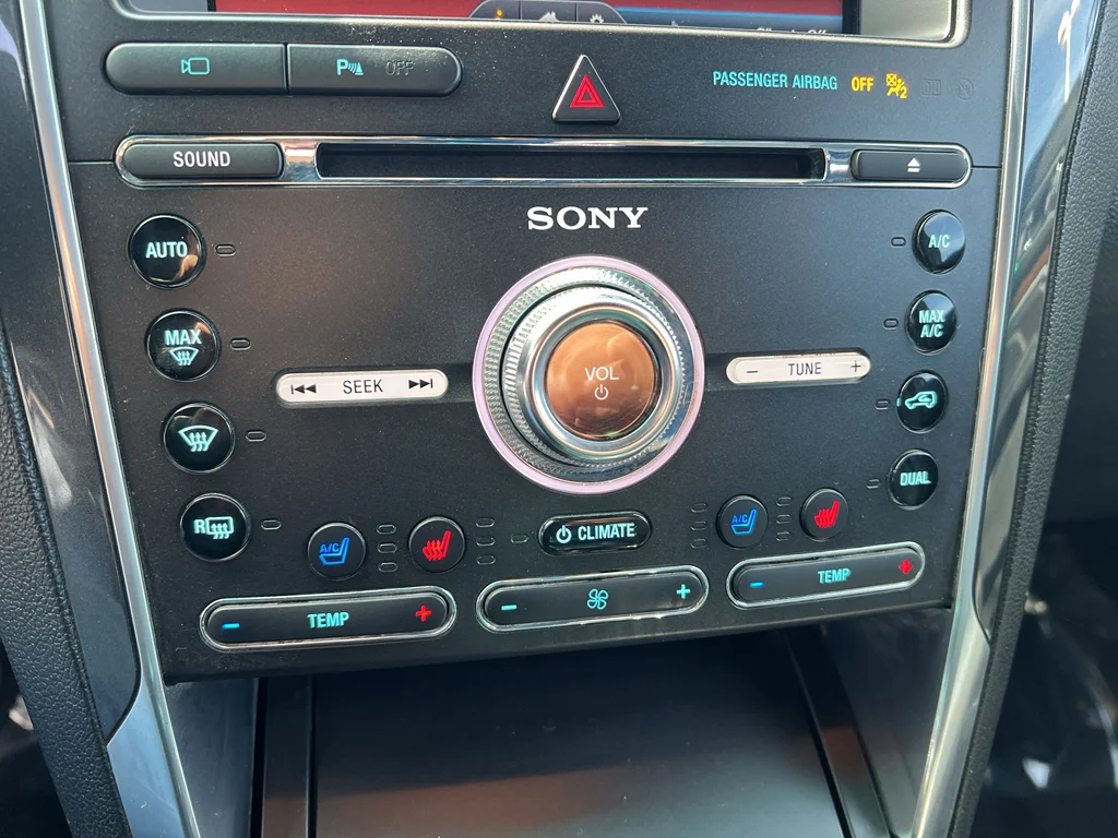 Used 2016 Magnetic Metallic Ford Limited image 18
