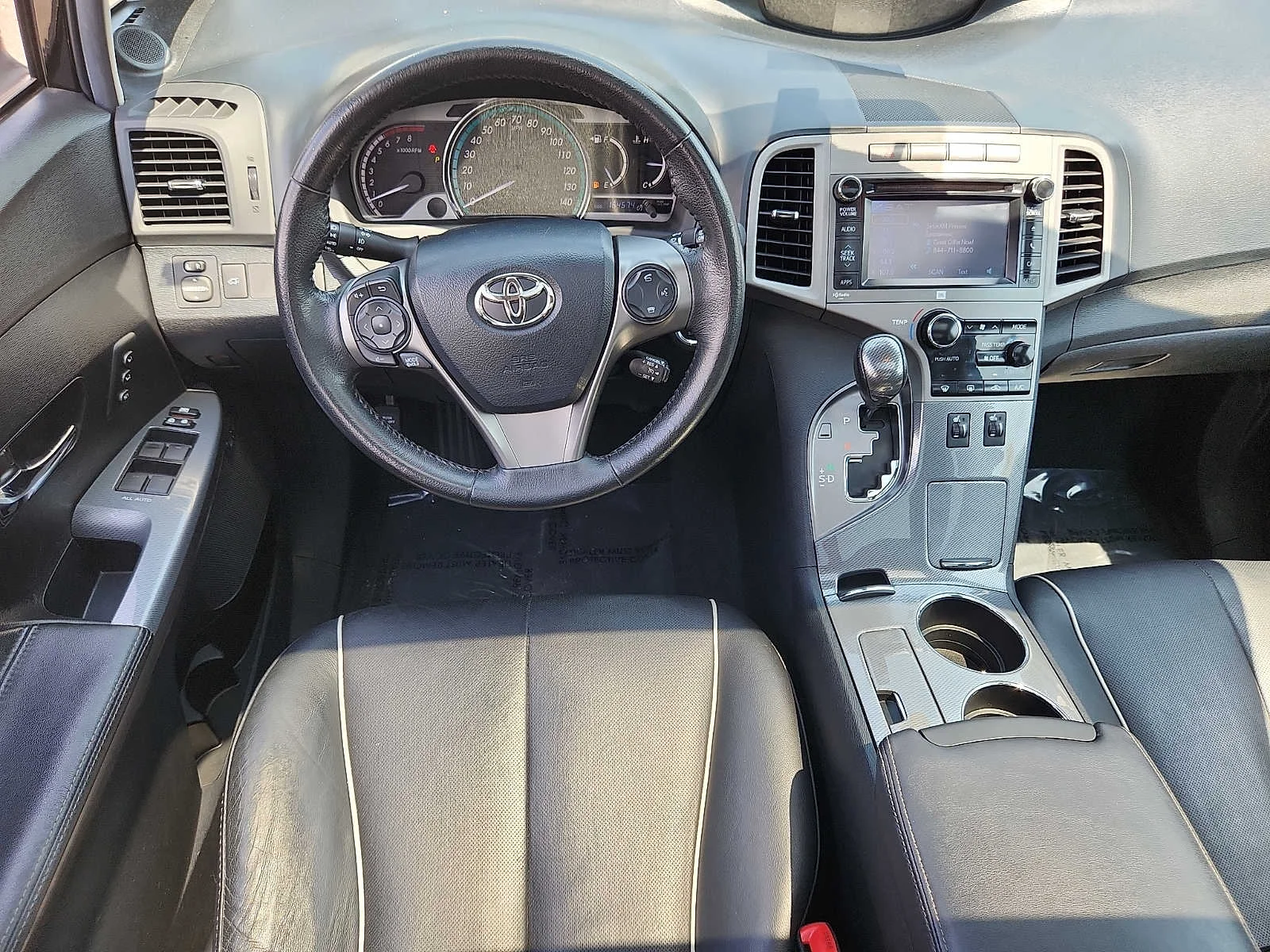 Used 2013 Black Toyota XLE image 12
