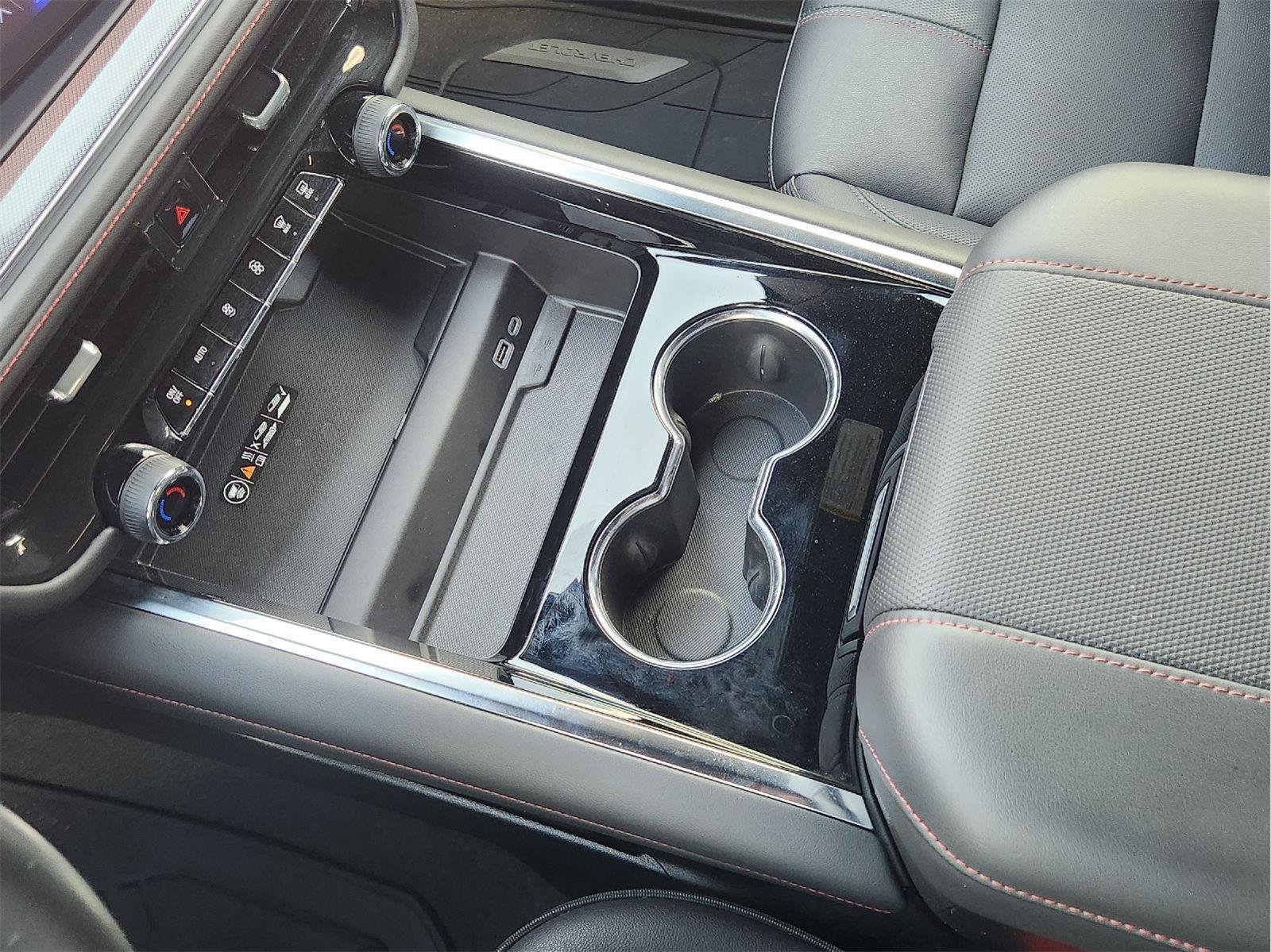2025 Chevrolet Suburban photo 21 of 35
