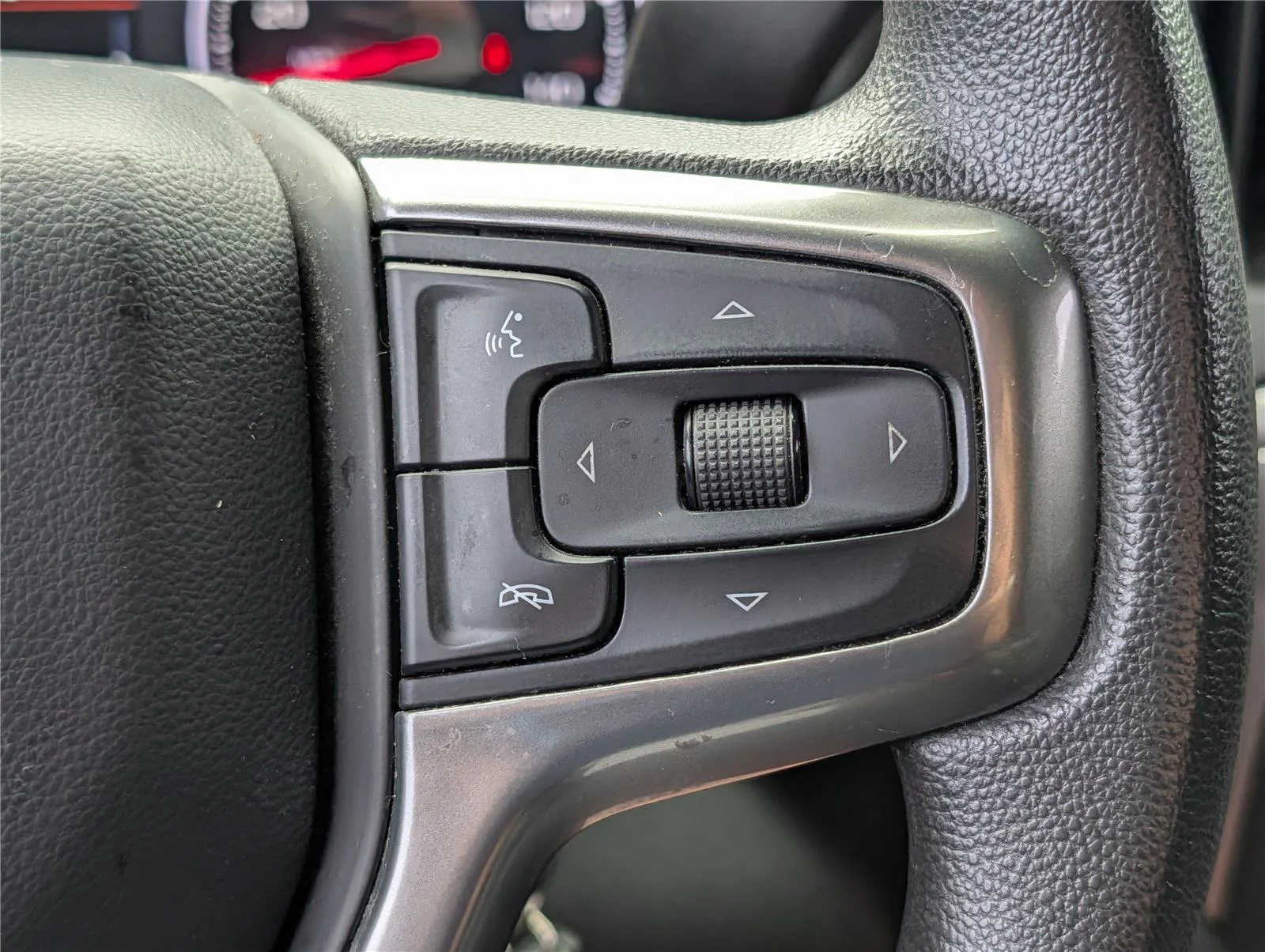 Used 2023 Summit White Chevrolet Custom image 28