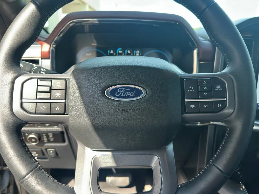 Used 2023 Carbonized Gray Metallic Ford Lariat image 17