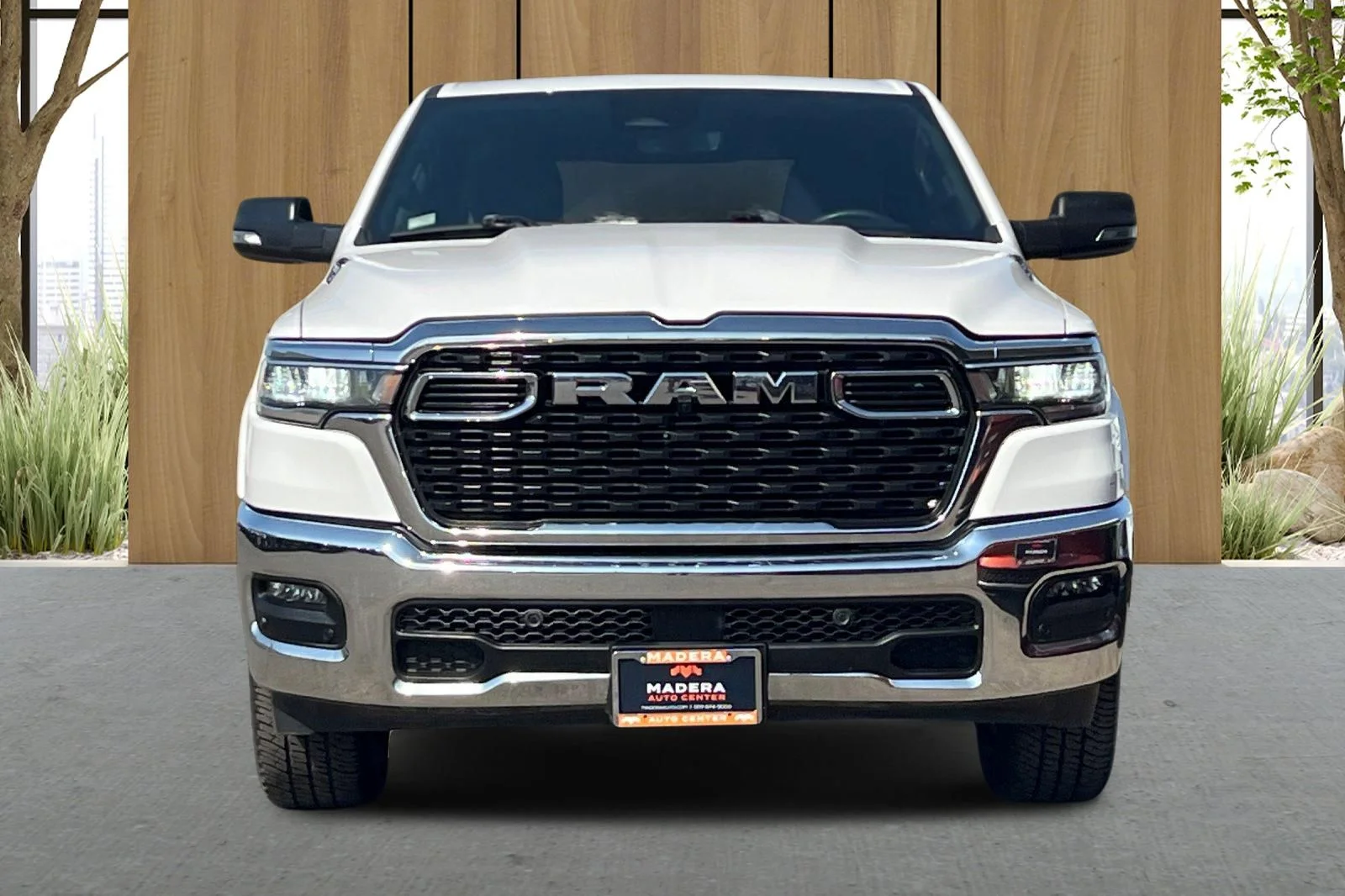 Used 2025 White Ram Big Horn/Lone Star image 9