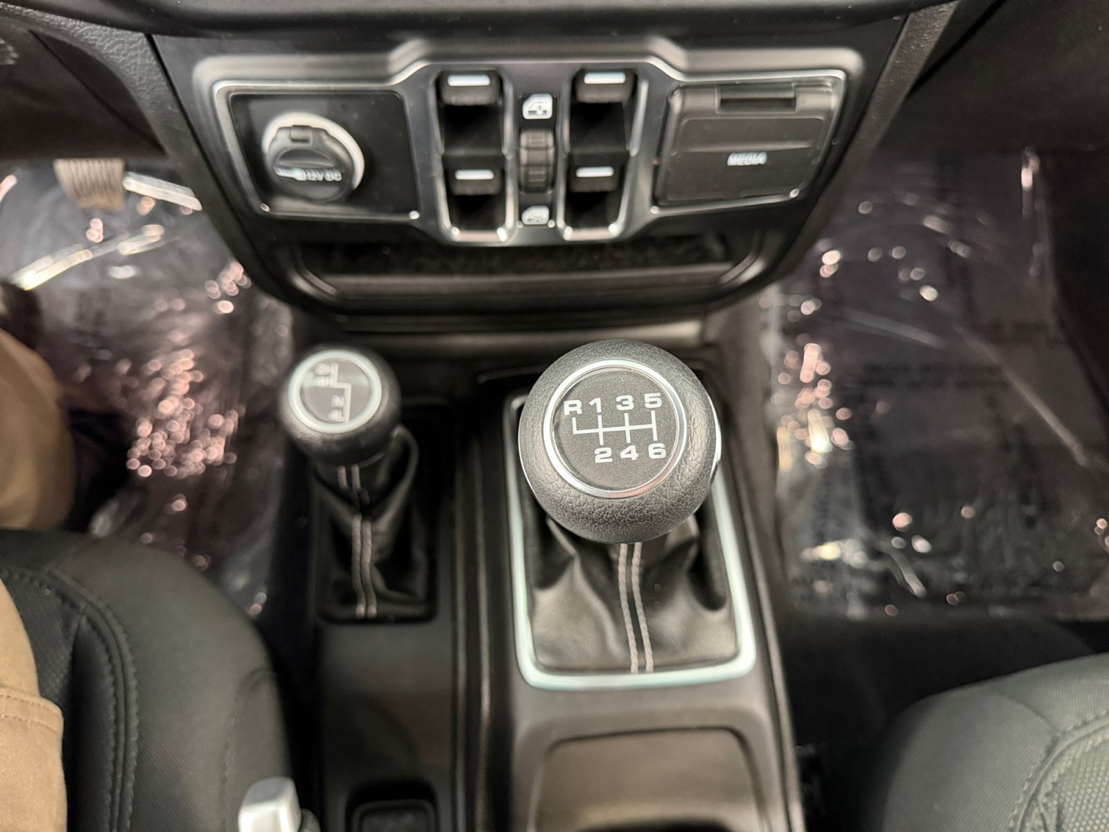 Used 2021 Bright White Clearcoat Jeep Unlimited Sahara image 23
