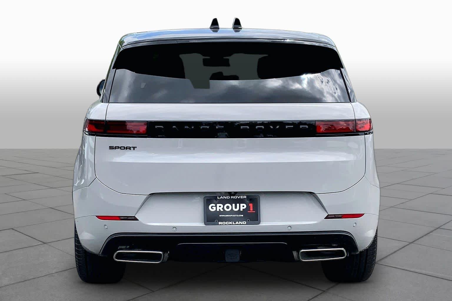 New 2026 Borasco Grey Land Rover Dynamic SE image 4