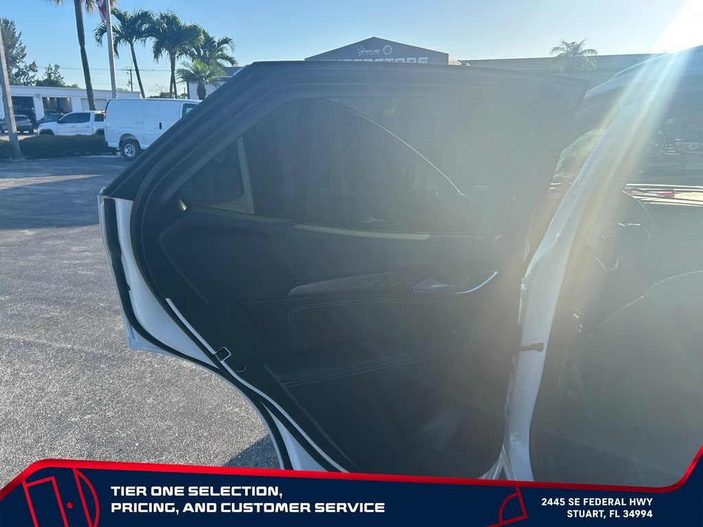 Used 2023 WHITE FROST TRICOAT Buick Avenir image 26