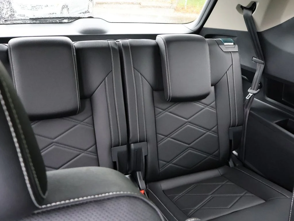 New 2026 Black Volkswagen 2.0T SE w/Technology image 31
